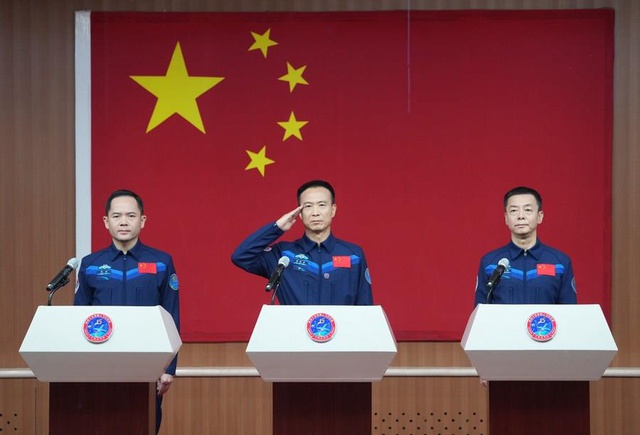 Çin'in Shenzhou-15 Misyonunun Taykonotları Basınla Buluştu