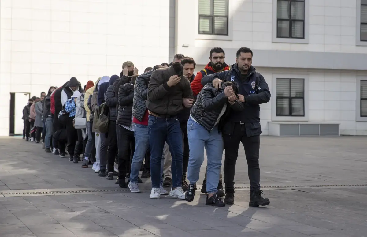 Devre mülk dolandırıcılık operasyonunda gözaltına alınan 45 şüpheli adliyede