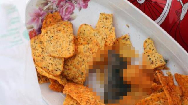 Doğum günü kutlamak için cips alan Yozgatlı gençlerin gecesi, poşetten çıkanla kabusa döndü Doğum günü kutlamak için cips alan Yozgatlı gençlerin gecesi, poşetten çıkanla kabusa döndü