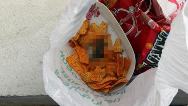 Doğum günü kutlamak için cips alan Yozgatlı gençlerin gecesi, poşetten çıkanla kabusa döndü Doğum günü kutlamak için cips alan Yozgatlı gençlerin gecesi, poşetten çıkanla kabusa döndü