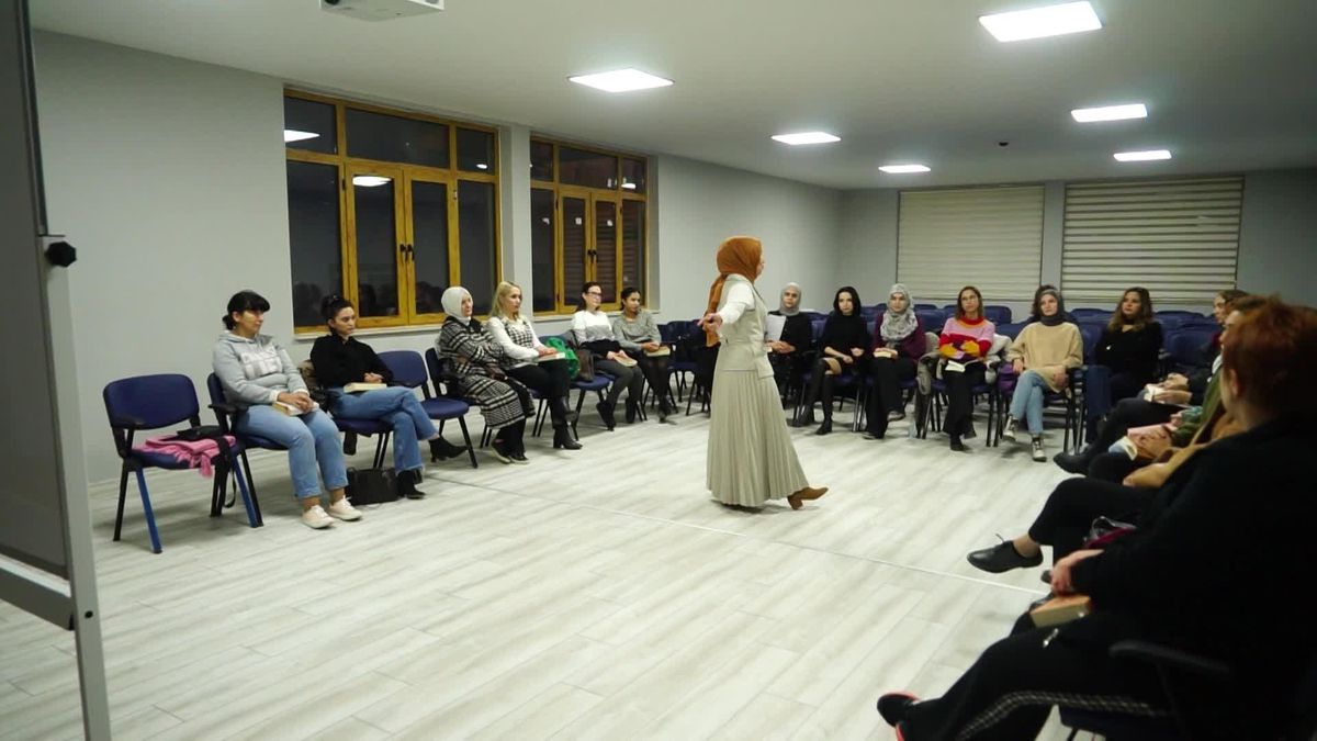 Edremit Belediyesi\'nden Bibliyoterapi Seansı