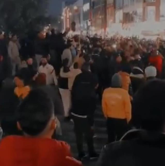 İSTANBUL-FASLILAR DÜNYA KUPASINDA GELEN GALİBİYETİ KUTLADI İSTANBUL-FASLILAR DÜNYA KUPASINDA GELEN GALİBİYETİ KUTLADI