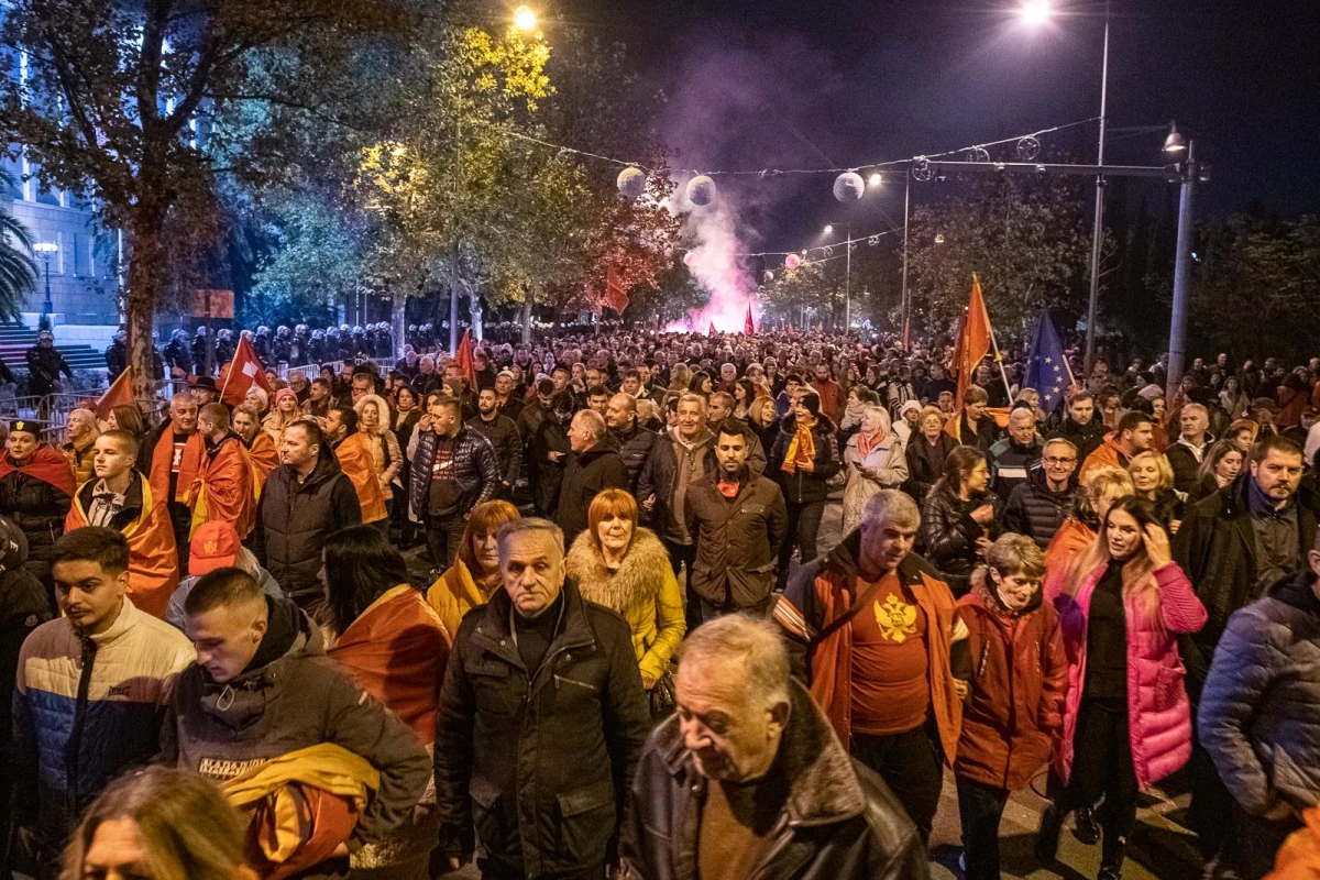 PODGORICA - Karadağ\'da erken genel seçim talebiyle düzenlenen gösteriler devam ediyor