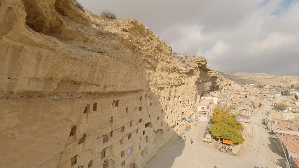 Tarihi Taşkale Tahıl Ambarları ve Manazan Mağaraları FPV dronla görüntülendi