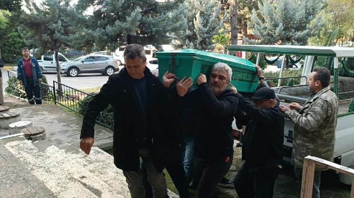 Kayınbiraderinin öldürdüğü İnci\'nin cenazesini eşi aldı, yakınları tepki gösterdi (2)