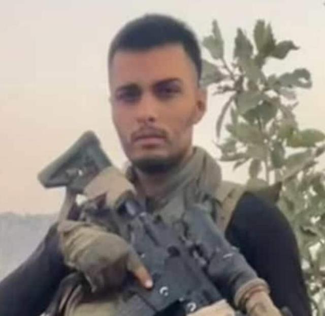 Şehidin silah arkadaşlarının okuduğu marş tüyleri diken diken etti Şehidin silah arkadaşlarının okuduğu marş tüyleri diken diken etti