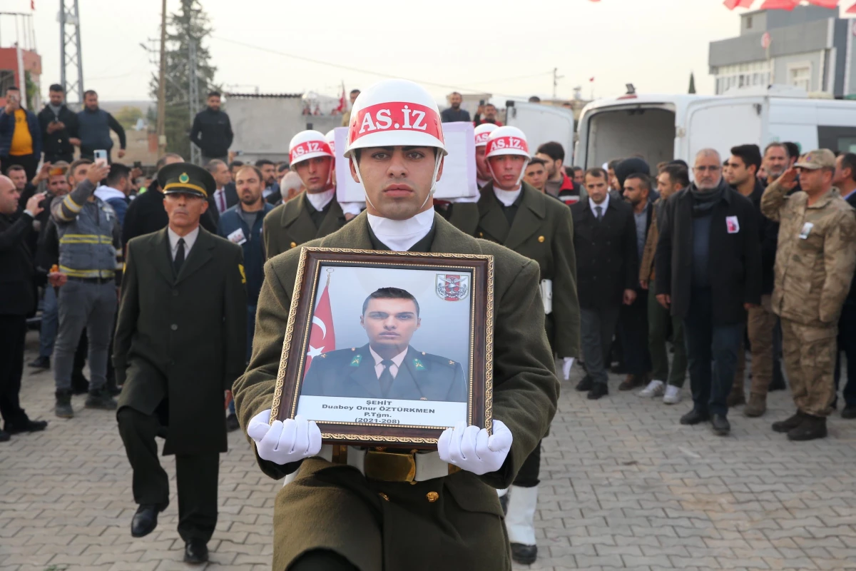GAZİANTEP - Şehit Piyade Teğmen Duabey Onur Öztürkmen son yolculuğuna uğurlandı (2)