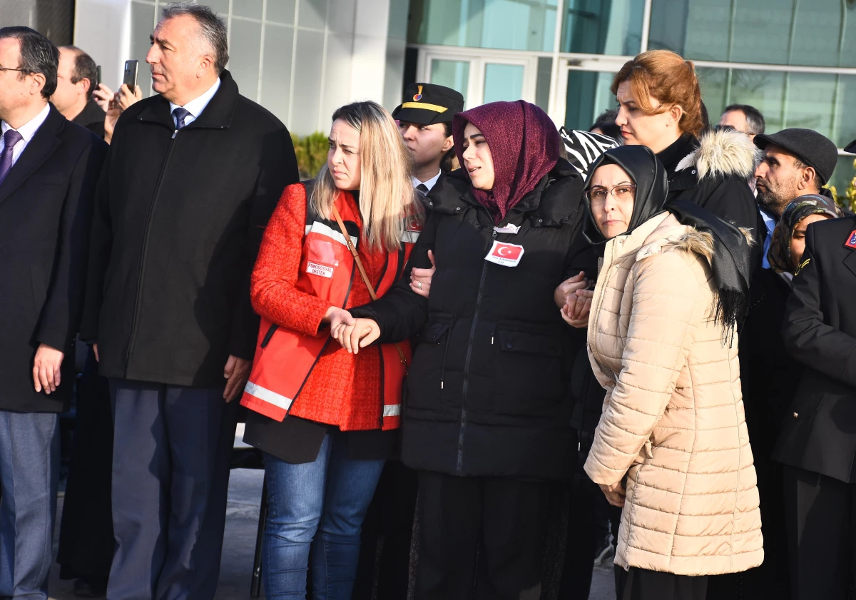 Şehit Piyade Uzman Çavuş Mustafa Işık\'ın cenazesi Konya Havalimanı\'na getirildi
