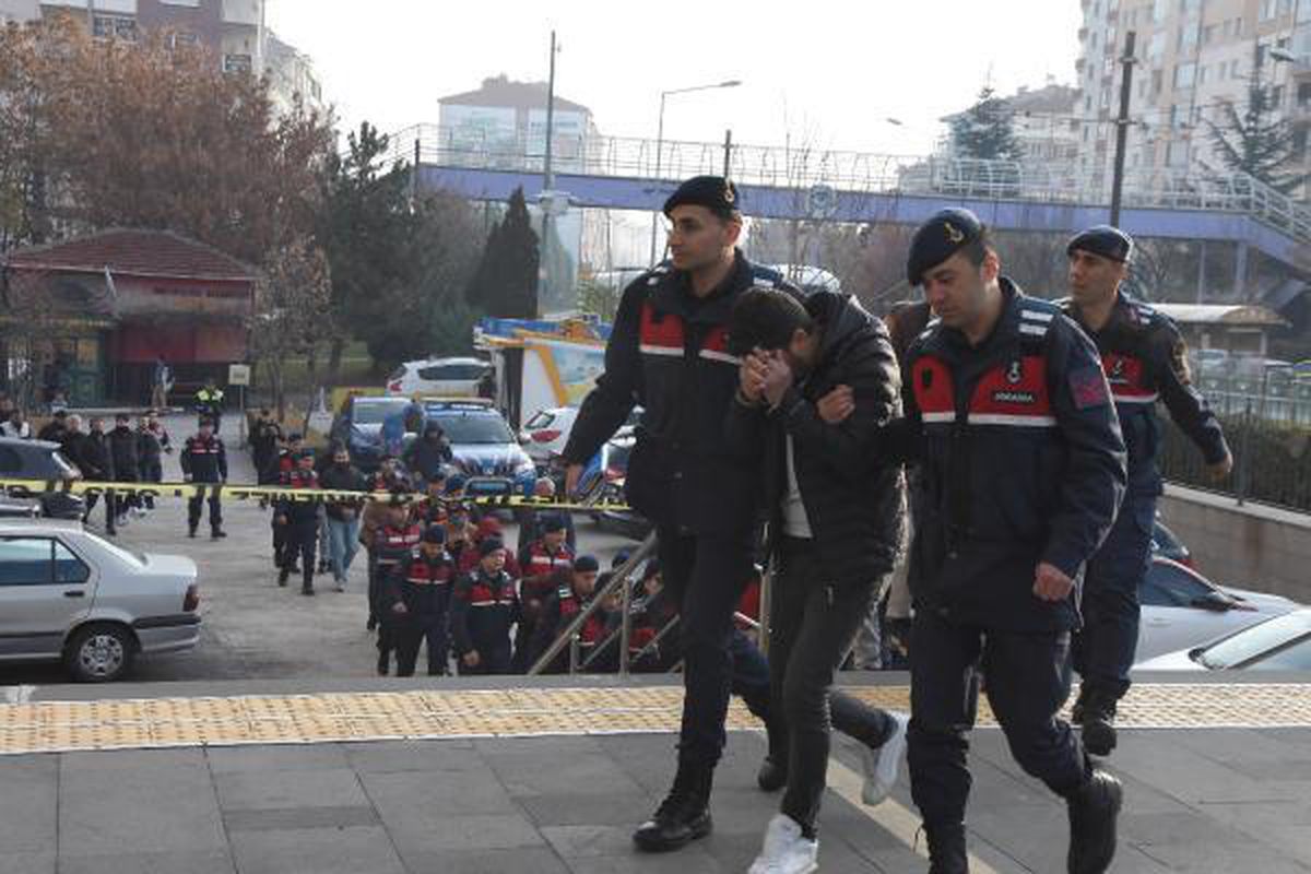 100 milyon liralık kablo çalan şebekeye operasyonda 20 şüpheli serbest