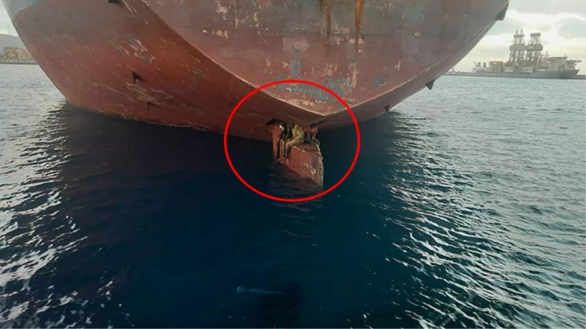 Tehlikeli yolculuk! 11 gün boyunca geminin dümeninde seyahat eden mülteciler kurtarıldı