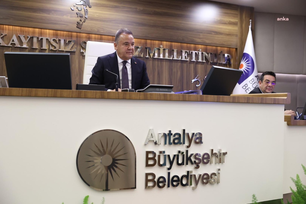 Antalya Büyükşehir Belediyesinin 2023 bütçesi 8 milyar 250 milyon lira olarak kabul edildi