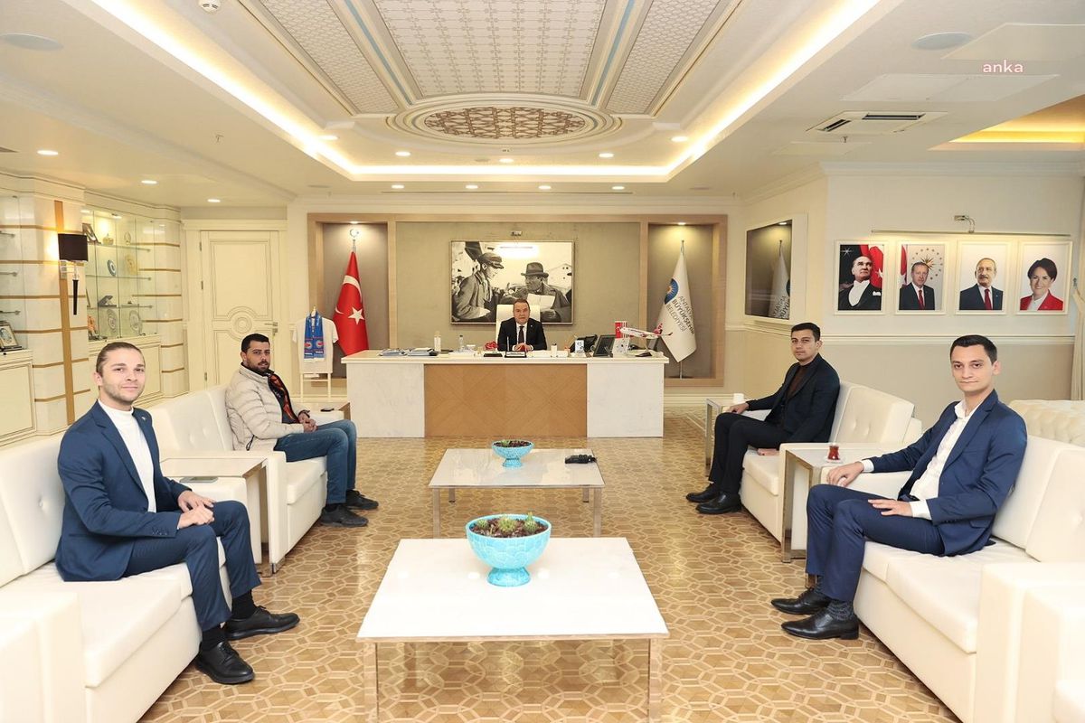 Başkan Böcek, CHP Gençlik Kollarını Ağırladı