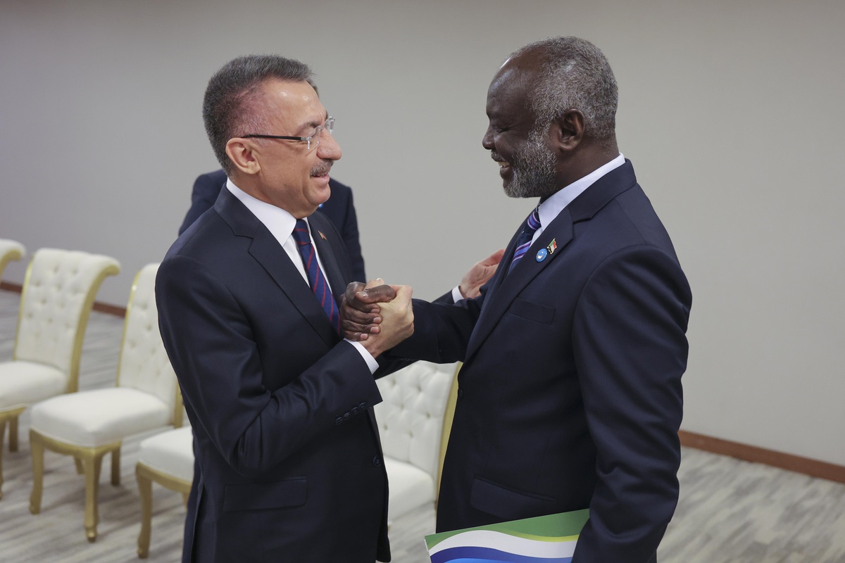 Cumhurbaşkanı Yardımcısı Oktay, Sudan Ekonomi ve Finans Bakanı İbrahim\'i kabul etti