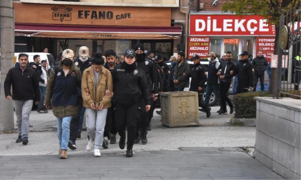 Eskişehir\'de Pençe-Kılıç Hava Harekatı protestosuna 4 tutuklama