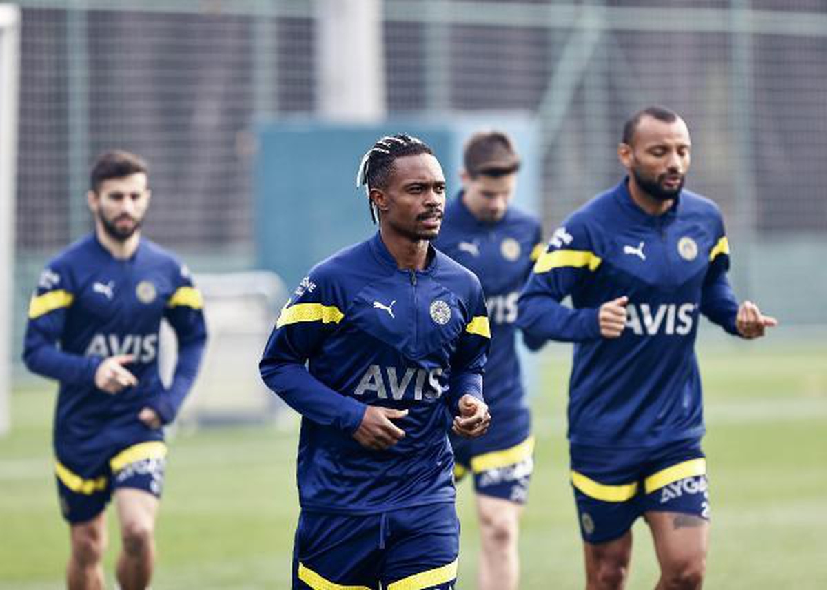 Fenerbahçe hazırlıklarına devam etti