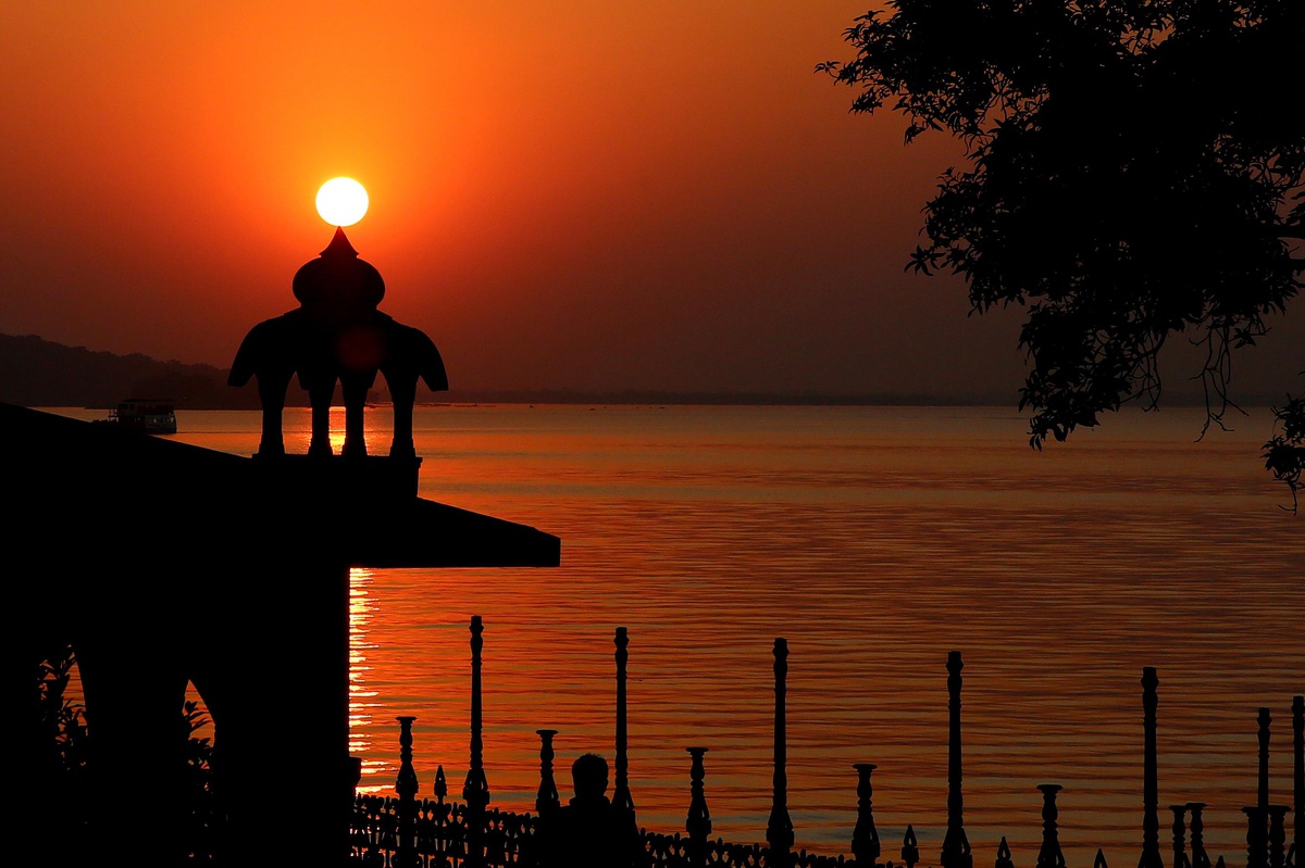 Hindistan\'ın Bhopal Şehrinde Gün Batımı Manzarası