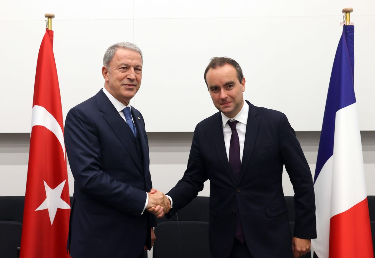 Milli Savunma Bakanı Akar, Fransa Savunma Bakanı Lecornu ile telefonda görüştü