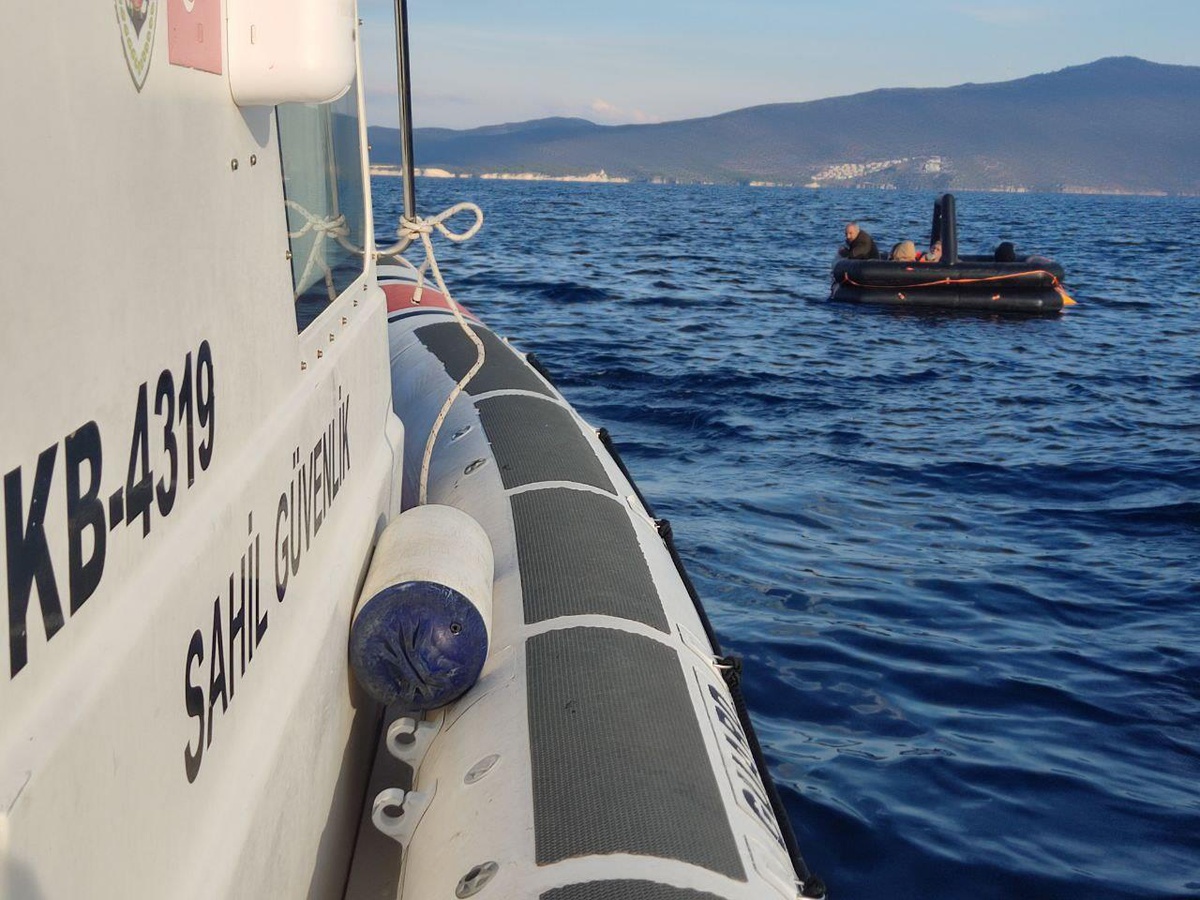 İzmir açıklarında 167 düzensiz göçmen kurtarıldı