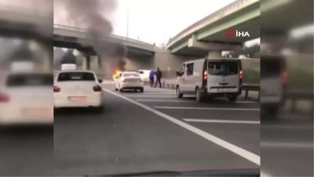 Lüks araç trafikte alev alev yandı