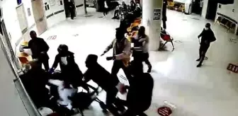 Randevusuz muayene etmeyen doktoru yumrukladı; o anlar kamerada