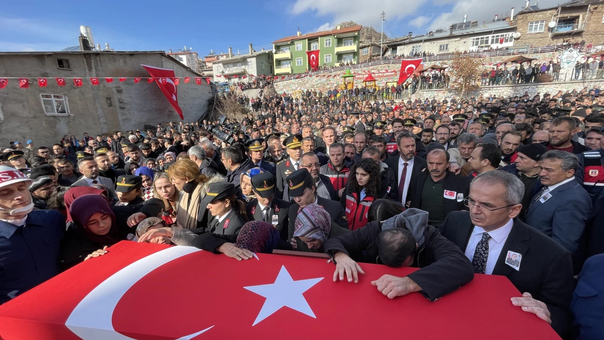 Şehit Uzman Çavuş Mustafa Işık\'ın cenazesi memleketi Konya\'da son yolculuğuna uğurlandı