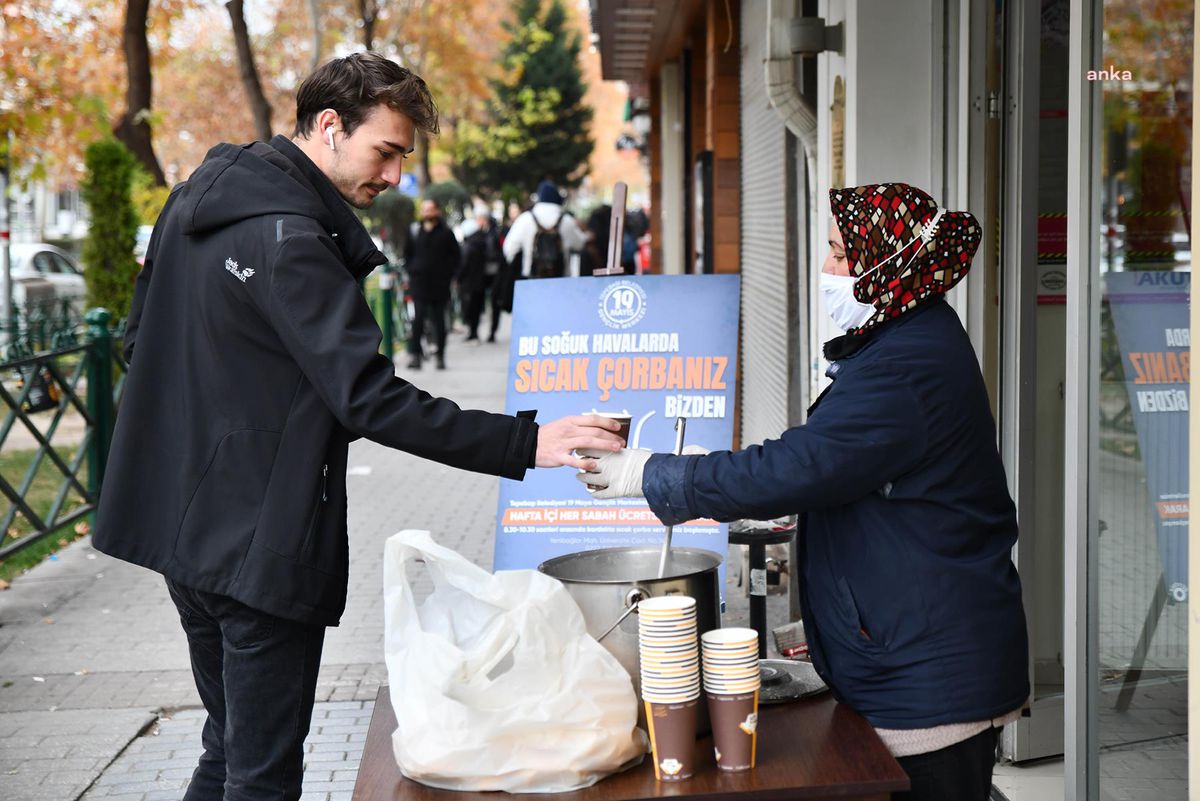 Tepebaşı Belediyesi, Öğrencilere Çorba İkramına Devam Ediyor