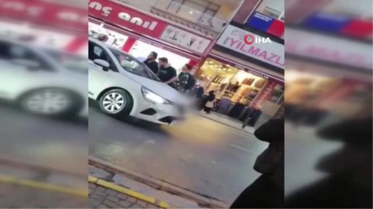 Ümraniye\'de motosikletli, tartıştığı otomobil sürücüsünü darp etti