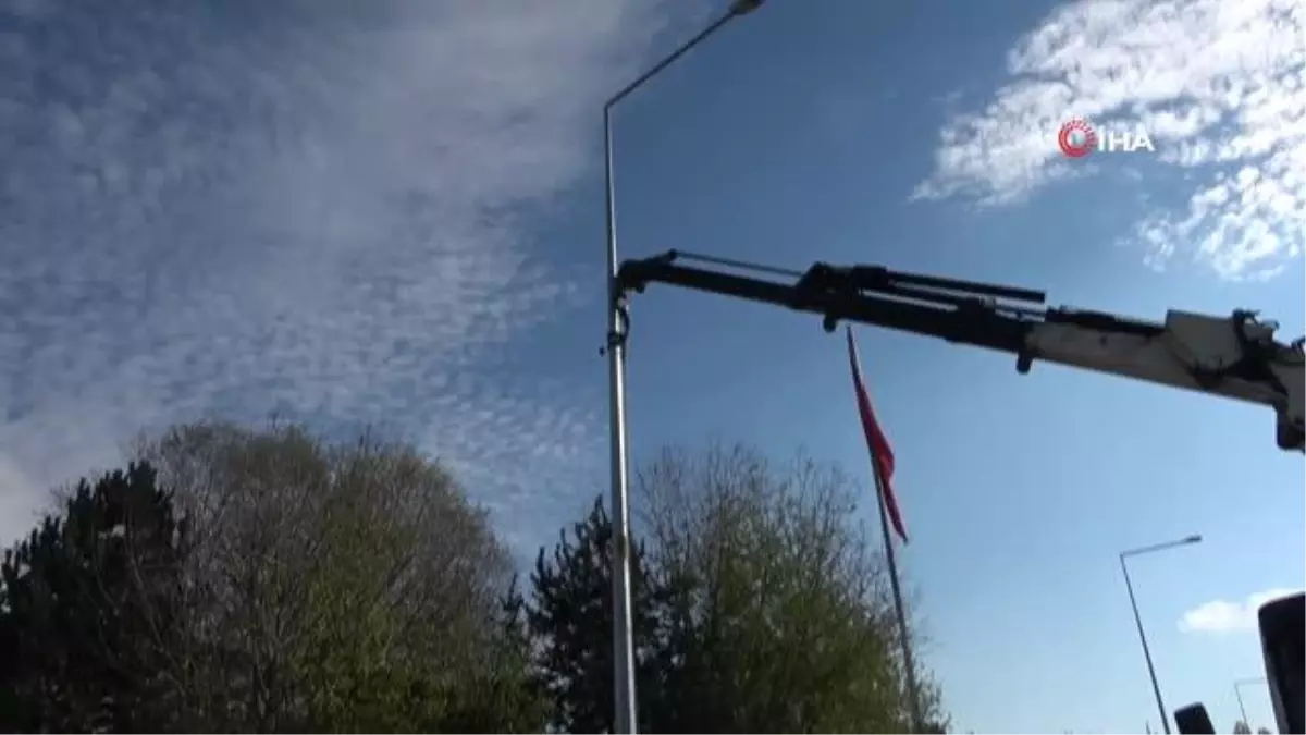 VEDAŞ ekipleri, kesintisiz enerji arzı için havai hatları yer altına alıyor