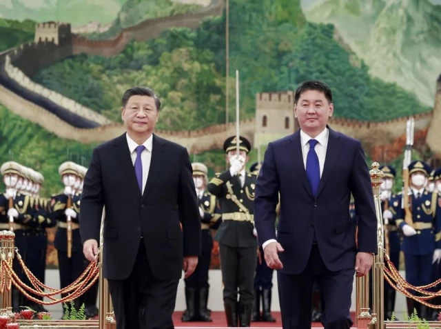 Xi, Moğolistan Cumhurbaşkanı ile Görüştü