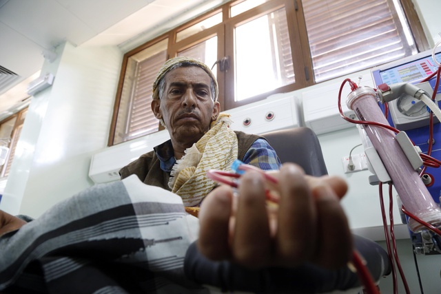 Yemen'de Binlerce Böbrek Hastası, Malzeme Eksikliği Nedeniyle Ölüm Riskiyle Karşı Karşıya Yemen'de Binlerce Böbrek Hastası, Malzeme Eksikliği Nedeniyle Ölüm Riskiyle Karşı Karşıya