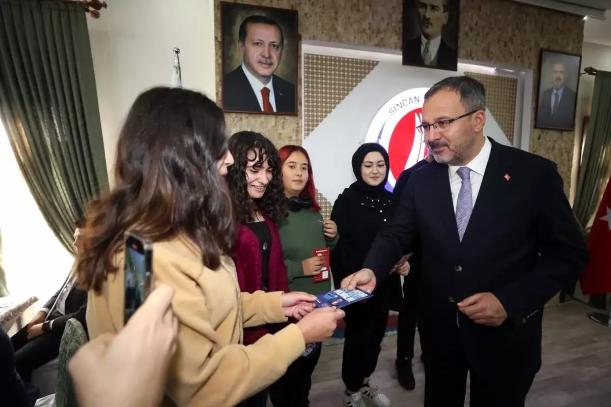 Bakan Kasapoğlu, üniversiteye hazırlanan gençler için tasarlanan eğitim modülünün tanıtım programına katıldı