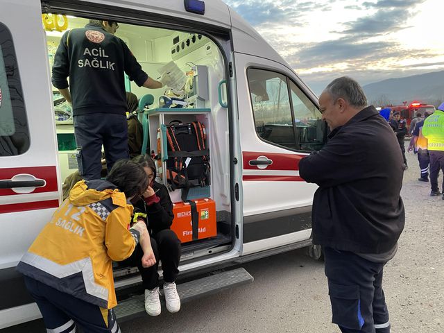Bartın'da 40 kişinin yaralandığı kazada yolcu otobüsünün şoförü tutuklandı Bartın'da 40 kişinin yaralandığı kazada yolcu otobüsünün şoförü tutuklandı