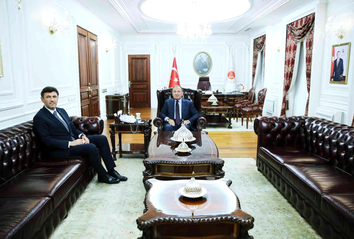 Başkan Çalışkan Bakan Bozdağ\'a ek adliye binası talebini iletti