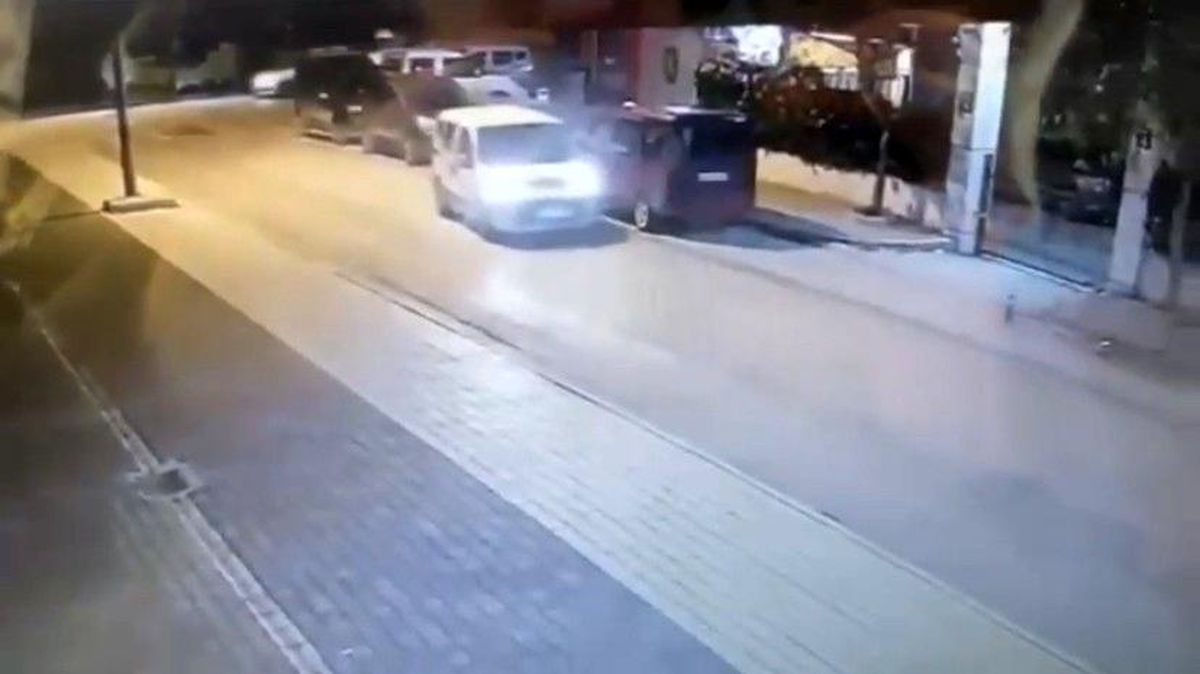 Bursa'da park halindeki araca çarpıp böyle kaçtı