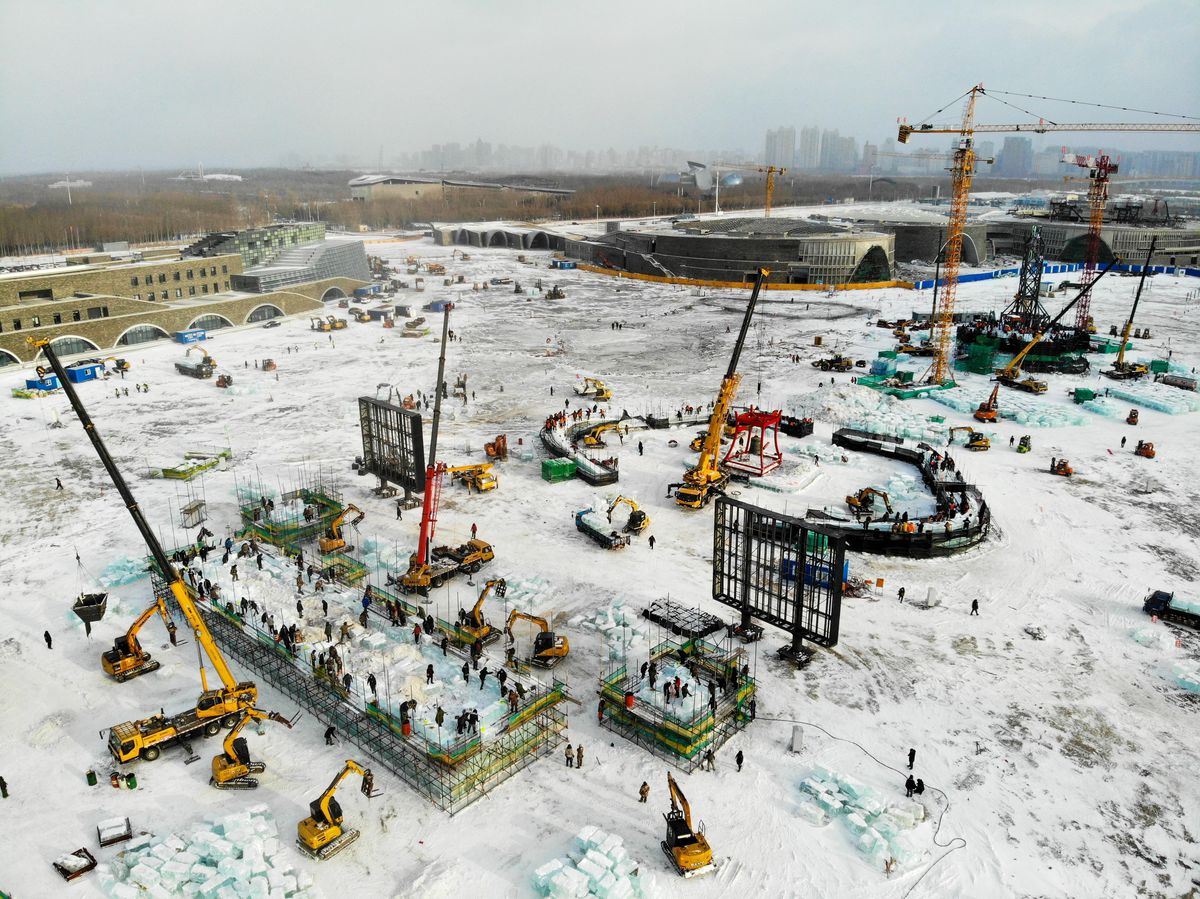 Çin\'in Harbin Kentindeki Mevsime Özel Hazırlanan Tema Parkının İnşaatı Sürüyor