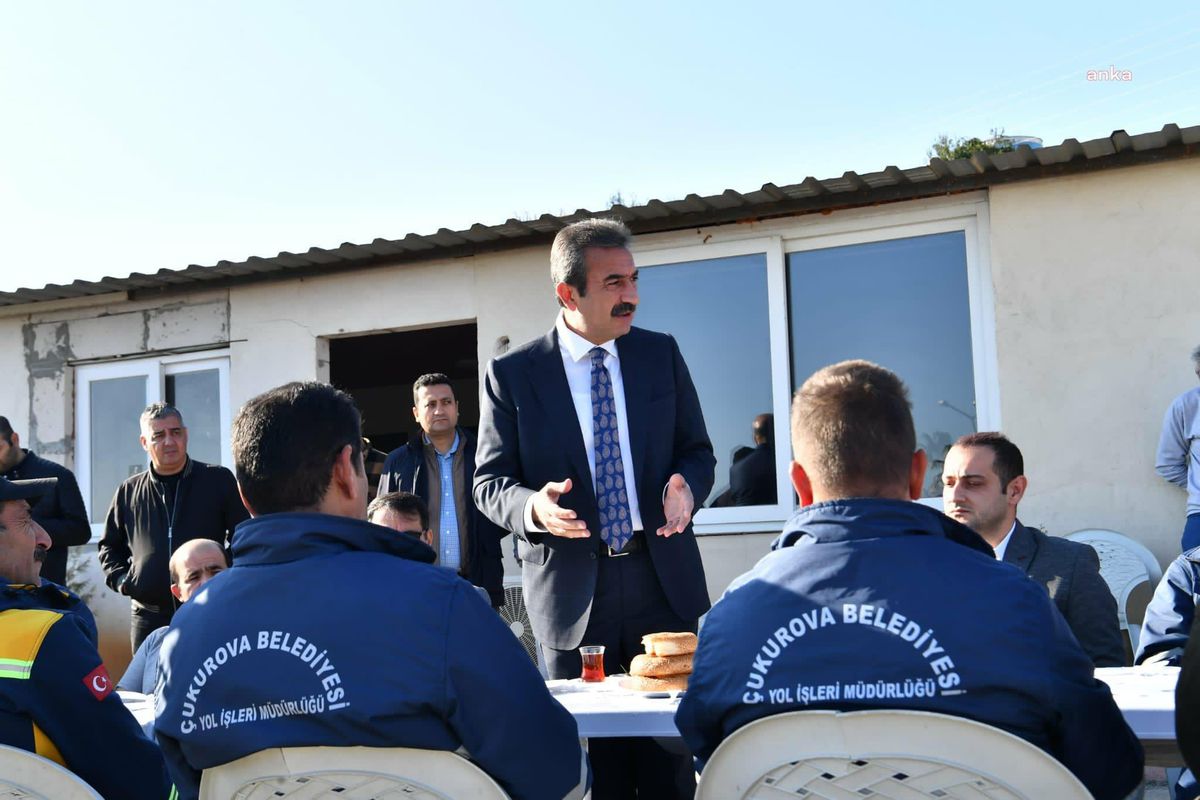 Çukurova Belediye Başkanı Çetin, Yol İşçileriyle Kahvaltıda Buluştu