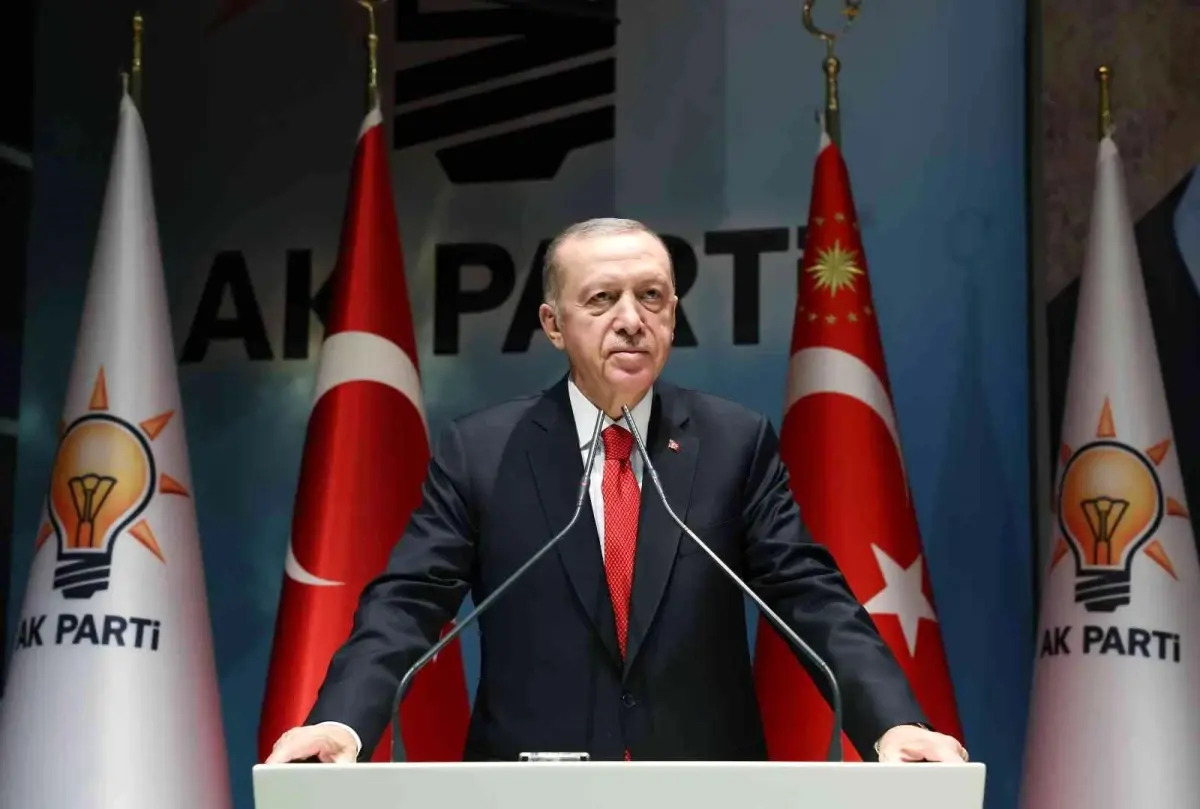 Cumhurbaşkanı Erdoğan: "Terör örgütünün güdümündeki partiyi kollayan, masanın etrafındakilere gülücük dağıtan ucube bir teklif çıkarttılar"