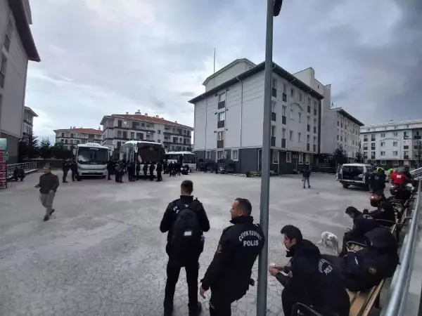 Düzce'deki deprem için kente giden polisler, dönerken para ve not bıraktı! Nedeni çok duygusal Düzce'deki deprem için kente giden polisler, dönerken para ve not bıraktı! Nedeni çok duygusal