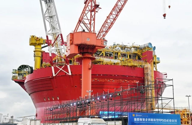 Dev Açık Deniz Petrol Fabrikası Qingdao'da Başarıyla Teslim Edildi