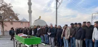 Dışarı çıkarıp saçından sürüklediği eşini bıçaklayarak öldürdü, babasını yaraladı (3)