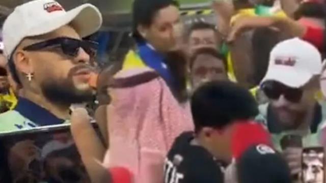 Dünya Kupası'nda akılalmaz olay! Neymar'a benzeyen taraftar izdihama yol açtı, canını zor kurtardı