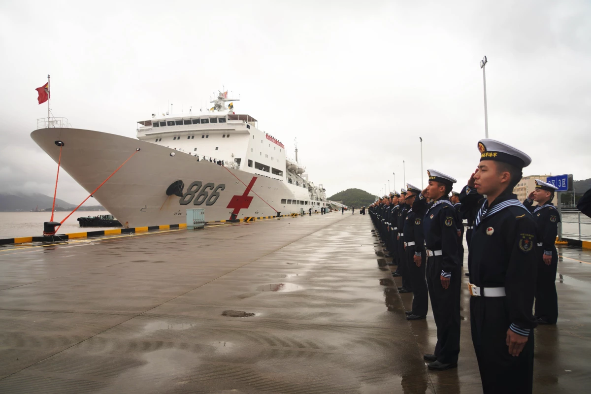 Çin Donanmasına Ait Hastane Gemisi Cakarta Ziyaretini Tamamladı