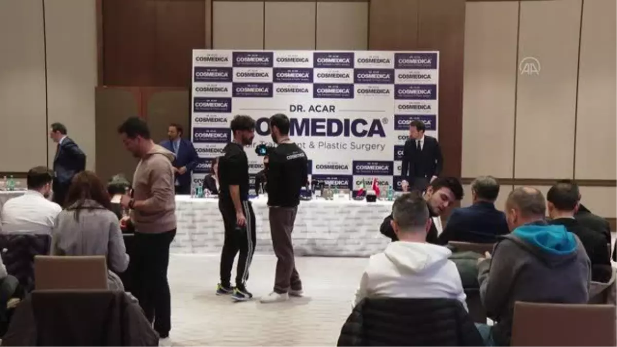 Eski İtalyan futbolcu Totti, İstanbul'da saç ekim kliniğiyle iş birliğine imza attı