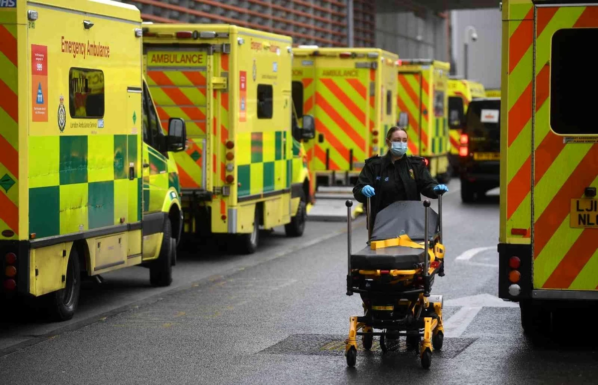 İngiltere\'de ambulans çalışanlarından grev çağrısı