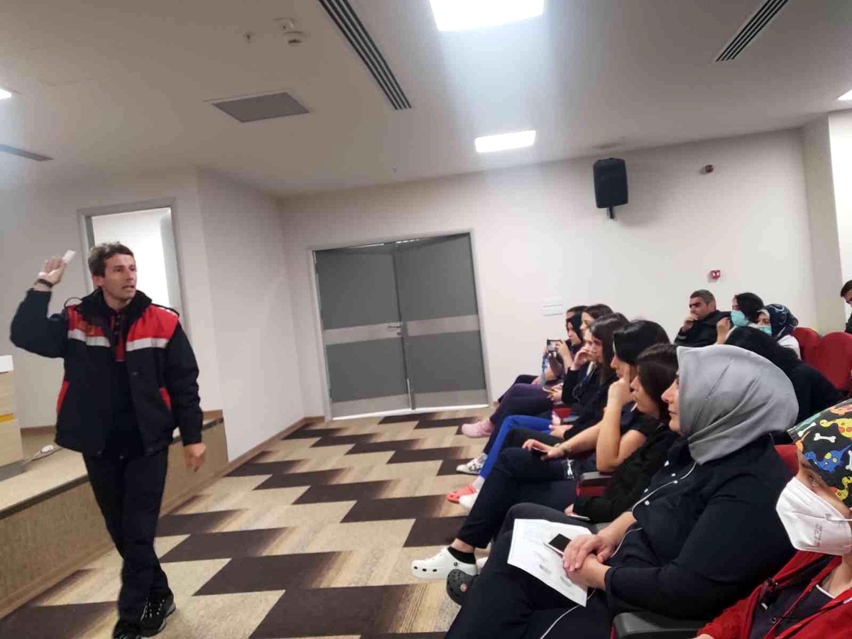 İtfaiyeden Yalova Devlet Hastanesi personeline yangın eğitimi