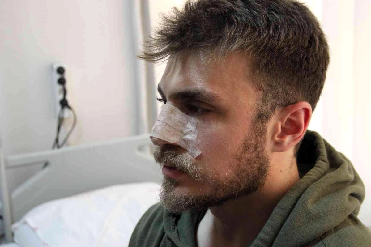 İzmir\'de darp edilen asistan doktorun burnu kırıldı