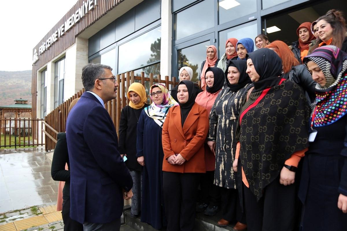 "Kadına yönelik şiddetin önlenmesi için topyekun mücadele şart"