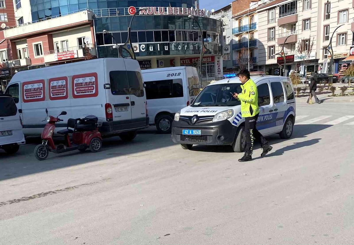Kamyonet ile elektrikli üç tekerlekli bisiklete çarpıştı: 1 yaralı