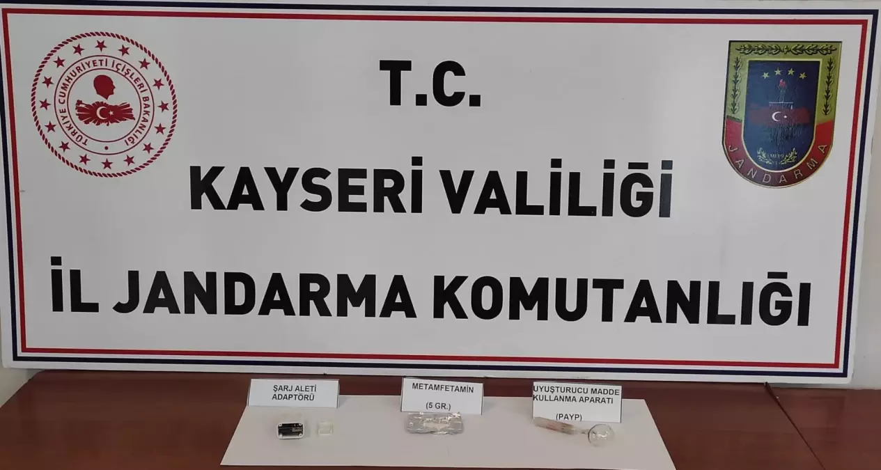 Kayseri\'de cep telefonu şarj aletine uyuşturucu gizleyen kişi yakalandı