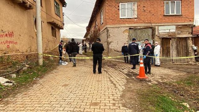 Sokak ortasında parçalanmış kadın cesedi bulundu! Ekipler tek bir ihtimal üzerine yoğunlaştı Sokak ortasında parçalanmış kadın cesedi bulundu! Ekipler tek bir ihtimal üzerine yoğunlaştı